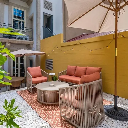 Almada Garden & Parking In Historic Center Apartment *