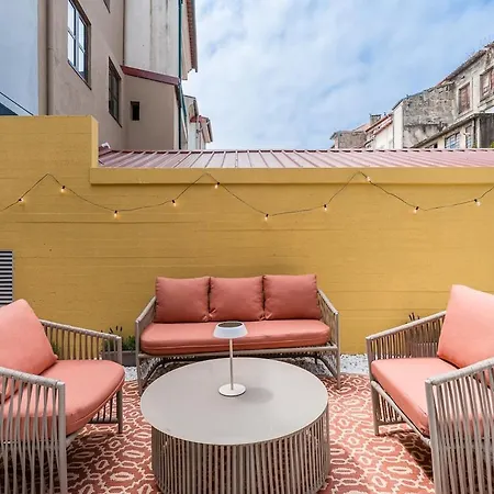 Apartment Almada Garden & Parking In Historic Center