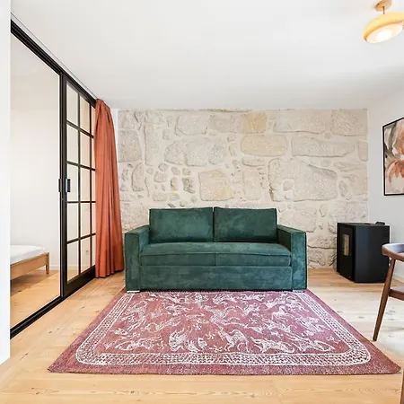 Apartment Almada Garden & Parking In Historic Center